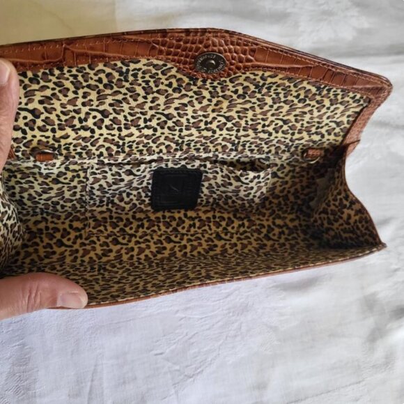 Soprano Alligator Clutch with Chain - Picture 6 of 8